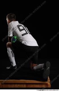 05 2018 01 CLAUDIO KNEELING PLAYER